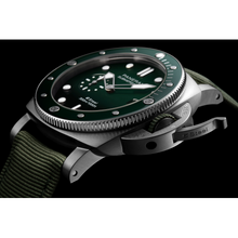 Load image into Gallery viewer, Panerai Submersible QuarantaQuattro Verde Smeraldo Watch