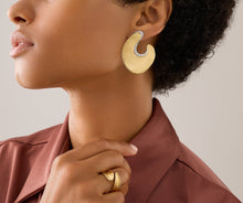 Load image into Gallery viewer, Marco Bicego 18K Yellow Lunar Petal Earrings