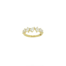Load image into Gallery viewer, Royal Collection Alternating Diamond Ring