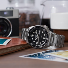 Load image into Gallery viewer, Seiko 5 Sports Watch SRPD55