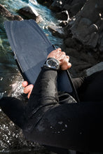 Load image into Gallery viewer, Panerai Luminor Quaranta 42mm Black Dial Watch PAM01710