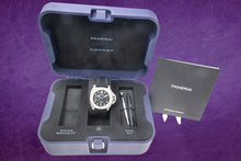 Load image into Gallery viewer, Panerai Submersible (model: PAM00984)
