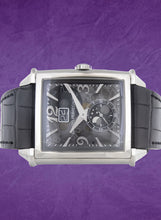 Load image into Gallery viewer, Girard-Perregaux Vintage 1945 XXL Large Date and Moon Phases (model: 25882-11-223-BB68)
