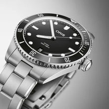 Load image into Gallery viewer, Oris Divers Date 39mm – Black Dial on Stainless Steel Bracelet
