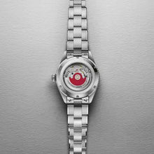 Load image into Gallery viewer, Oris Divers Date 39mm – Black Dial on Stainless Steel Bracelet
