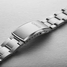 Load image into Gallery viewer, Oris Divers Date 39mm – Black Dial on Stainless Steel Bracelet
