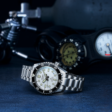 Load image into Gallery viewer, Seiko PROSPEX MARINEMASTER 1968 HERITAGE DIVER'S WATCH Watch SLA077

