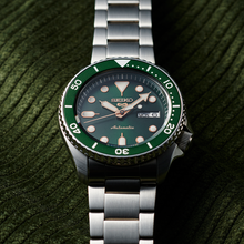 Load image into Gallery viewer, Seiko 5 Sports Watch SRPD63
